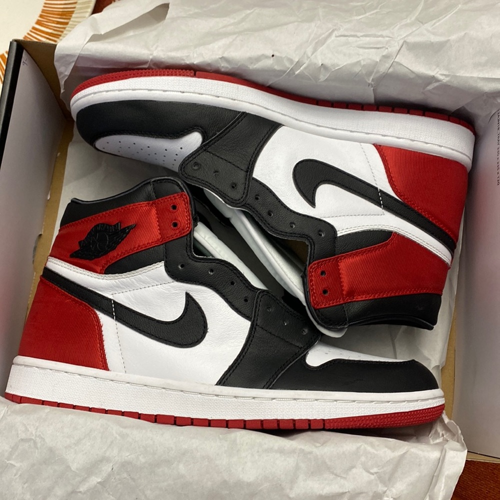 Air Jordan 1 Retro High Satin Black Toe - CD0461-016 - Picture 2 of 6